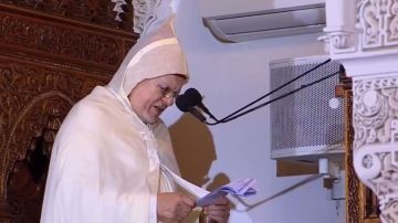 لحظة تعرض إمام مسجد بالمغرب لوعكة صحية أثناء إلقاء خطبة الجمعة..فيديو