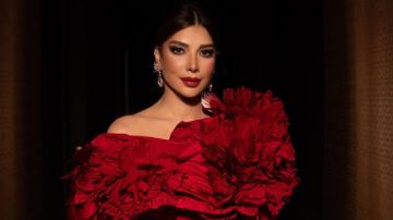 أصالة ترفض عبارة التقدم في العمر وتمازح طبيب تجميل بضربة على يده.. فيديو أصالة ترفض عبارة التقدم في العمر وتمازح طبيب تجميل بضربة على يده.. فيديو