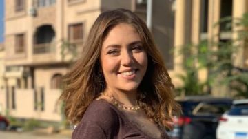 فنانة مصرية تفقد شعرها بعد تعرضها لحقن طبي دون موافقتها .. فيديو وصور فنانة مصرية تفقد شعرها بعد تعرضها لحقن طبي دون موافقتها .. فيديو وصور