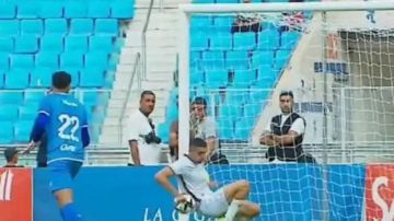 الترجي يحسم كأس السوبر التونسي بهدف بلايلي وسط جدل تحكيمي .. فيديو الترجي يحسم كأس السوبر التونسي بهدف بلايلي وسط جدل تحكيمي .. فيديو