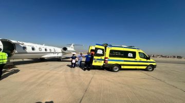 سفارة المملكة بمصر تنقل مواطنة حالتها حرجة عبر طائرة إخلاء طبي سفارة المملكة بمصر تنقل مواطنة حالتها حرجة عبر طائرة إخلاء طبي