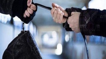 عصابة نسائية تهاجم فتاتين وتسرق أموالهما المخصصة للعمرة عصابة نسائية تهاجم فتاتين وتسرق أموالهما المخصصة للعمرة