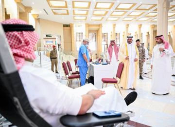 نائب أمير القصيم يشارك في الحملة الوطنية للتبرع بالدم ويطلع على الجهود المبذولة لتفعيلها نائب أمير القصيم يشارك في الحملة الوطنية للتبرع بالدم ويطلع على الجهود المبذولة لتفعيلها