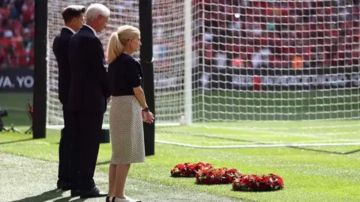 استهجان يفسد لحظة صمت تكريمية لجوتا في درع المجتمع .. فيديو