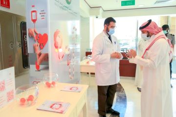  التخصصي يشهد تفاعلا واسعا من المتبرعين ضمن الحملة الوطنية للتبرع بالدم