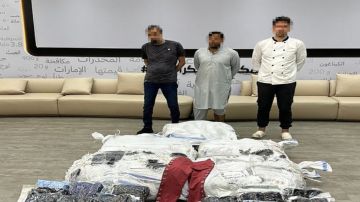 تعاون سعودي إماراتي يحبط تهريب أقراص الكبتاجون مخبأة داخل أزرار ملابس.. صور تعاون سعودي إماراتي يحبط تهريب أقراص الكبتاجون مخبأة داخل أزرار ملابس.. صور