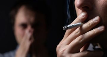 دخان غيرك يقتلك.. التدخين السلبي يفتك بالقلب والرئتين ويهدد حياة الرضع دخان غيرك يقتلك.. التدخين السلبي يفتك بالقلب والرئتين ويهدد حياة الرضع