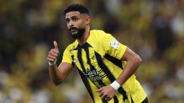 الاتحاد يغلق ملف العمري ويقترب من إعلان قائمته النهائية الاتحاد يغلق ملف العمري ويقترب من إعلان قائمته النهائية