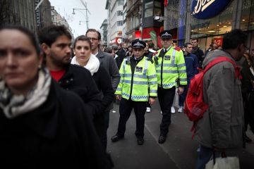 فيديو لحظة سرقة معدات قناة سعودية في لندن خلال تقرير عن السرقة يشعل تفاعلا