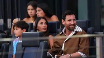 معلومات عن المرأة التي أثارت غيرة أنتونيلا بعد قبلة ميسي..فيديو معلومات عن المرأة التي أثارت غيرة أنتونيلا بعد قبلة ميسي..فيديو