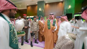 أمير حائل يشارك منسوبي الإمارة الاحتفال باليوم الوطني الـ95 أمير حائل يشارك منسوبي الإمارة الاحتفال باليوم الوطني الـ95