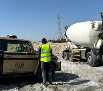 ضبط مقيم هندي لتلويثه البيئة بتفريغ مواد خرسانية في الشرقية