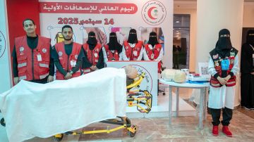 أمير جازان يرعى احتفال الهلال الأحمر بتسجيل أكبر عدد متدربين في غينيس أمير جازان يرعى احتفال الهلال الأحمر بتسجيل أكبر عدد متدربين في غينيس
