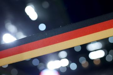 بلومبيرغ عن مصادر مطلعة: الحكومة الألمانية قررت دعم مقترح تقوده فرنسا والسعودية لحل الدولتين