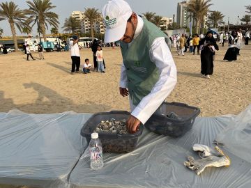 بيئة جدة تشارك في تنظيف واجهة روشن البحرية وتعزز الوعي البيئي