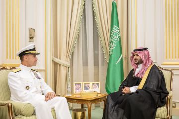 وزير الدفاع وقائد القيادة المركزية الأميركية يستعرضان التعاون في المجالات العسكرية والدفاعية وزير الدفاع وقائد القيادة المركزية الأميركية يستعرضان التعاون في المجالات العسكرية والدفاعية