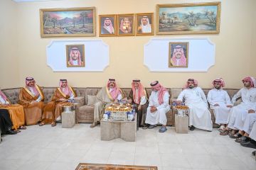 أمير حائل ونائبه يقدمان العزاء لأسرة الكتفاء في وفاة سطام وأبنائه أمير حائل ونائبه يقدمان العزاء لأسرة الكتفاء في وفاة سطام وأبنائه