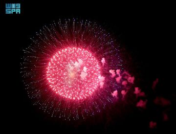 سماء الأحساء تزدان بالألعاب النارية احتفاء باليوم الوطني