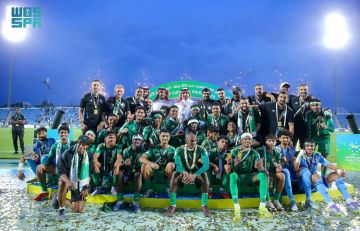 نائب أمير منطقة عسير يتوّج المنتخب السعودي تحت 19 عامًا بكأس الخليج في نسخته الأولى نائب أمير منطقة عسير يتوّج المنتخب السعودي تحت 19 عامًا بكأس الخليج في نسخته الأولى