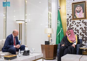 عبدالعزيز بن سعود يستقبل سفير أستراليا لدى المملكة عبدالعزيز بن سعود يستقبل سفير أستراليا لدى المملكة