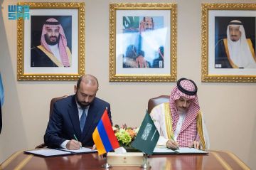 فيصل بن فرحان يلتقي وزير خارجية أرمينيا ويوقعان مذكرة تفاهم بشأن المشاورات السياسية