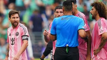 ميسي يلتزم الصمت بعد مشاجرة سواريز في نهائي الكأس .. فيديو