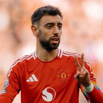 الدوري السعودي يخطط لمحاولة جديدة لضم برونو فرنانديز وسط اهتمام باريس سان جيرمان الدوري السعودي يخطط لمحاولة جديدة لضم برونو فرنانديز وسط اهتمام باريس سان جيرمان