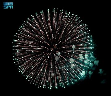 سماء الأحساء تزدان بالألعاب النارية احتفاء باليوم الوطني