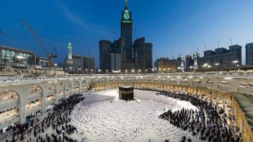 المسند: طرفا محور الكون المسجد الحرام في الأرض والبيت المعمور في السماء