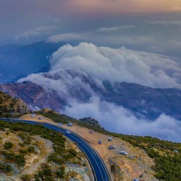 أمطار غزيرة على جنوب وغرب المملكة ورياح نشطة بالسواحل