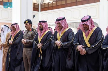 أمير الجوف يؤدي صلاة الغائب على سماحة المفتي العام للمملكة أمير الجوف يؤدي صلاة الغائب على سماحة المفتي العام للمملكة