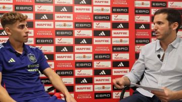 فيرمين لوبيز يوضح حقيقة الخلاف مع زميله غافي في برشلونة .. فيديو