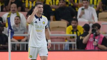 أول تعليق من كريستيانو رونالدو بعد هدفه في مرمى الاتحاد (صورة) أول تعليق من كريستيانو رونالدو بعد هدفه في مرمى الاتحاد (صورة)