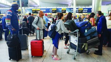 توقيف رجل في بريطانيا بعد هجوم إلكتروني عطل مطارات أوروبية