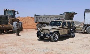 ضبط مقيم مخالف لنظام البيئة لاستغلاله الرواسب في المنطقة الشرقية