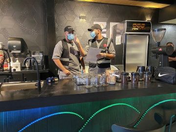 أمانة جدة تغلق 10 لاونجات مخالفة بسبب تدني النظافة ومخالفات متعددة أمانة جدة تغلق 10 لاونجات مخالفة بسبب تدني النظافة ومخالفات متعددة