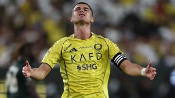 تعليق كريستيانو رونالدو بعد ظهوره حزينا رغم فوز النصر على الخلود (فيديو-صورة)