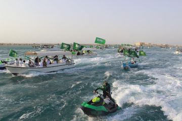 شاهد.. ينبع تحتفي باليوم الوطني الـ95 بفعاليات بحرية وتراثية وثقافية ومسيرة أمنية شاهد.. ينبع تحتفي باليوم الوطني الـ95 بفعاليات بحرية وتراثية وثقافية ومسيرة أمنية