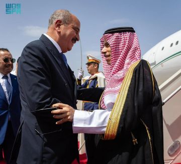 وزير الخارجية يصل إلى تونس في زيارة رسمية