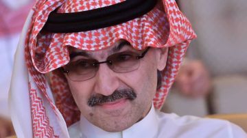 الأمير الوليد في محادثات مع صندوق الاستثمارات العامة للاستحواذ على نادي الهلال.. فيديو الأمير الوليد في محادثات مع صندوق الاستثمارات العامة للاستحواذ على نادي الهلال.. فيديو