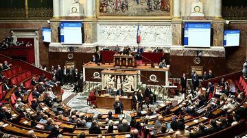 لأول مرة في تاريخ الجمهورية الخامسة.. البرلمان الفرنسي يحجب الثقة عن الحكومة