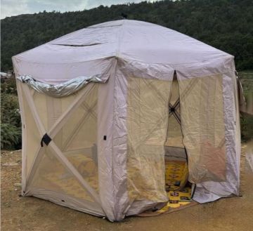 ضبط مخالفا للتخييم دون ترخيص في محمية الإمام فيصل بن تركي ضبط مخالفا للتخييم دون ترخيص في محمية الإمام فيصل بن تركي