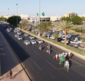 مسيرة للقطاعات الأمنية تجوب شوارع تبوك احتفاء باليوم الوطني الـ 95 مسيرة للقطاعات الأمنية تجوب شوارع تبوك احتفاء باليوم الوطني الـ 95
