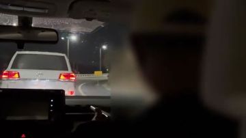 السعودية.. فيديو مداهمة أمنية ليلية بظلام دامس يثير تفاعلا السعودية.. فيديو مداهمة أمنية ليلية بظلام دامس يثير تفاعلا