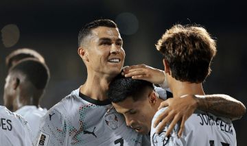 في أول مباراة بعد وفاة جوتا.. المنتخب البرتغالي يقسو على أرمينيا بخماسية في أول مباراة بعد وفاة جوتا.. المنتخب البرتغالي يقسو على أرمينيا بخماسية