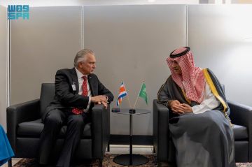 وزير الدولة للشؤون الخارجية يلتقي وزير خارجية كوستاريكا