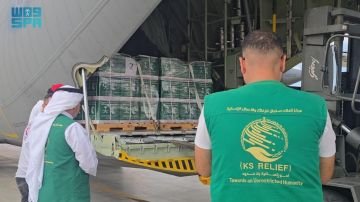 وصول الطائرة الإغاثية السعودية الـ64 لإغاثة الشعب الفلسطيني في قطاع غزة وصول الطائرة الإغاثية السعودية الـ64 لإغاثة الشعب الفلسطيني في قطاع غزة