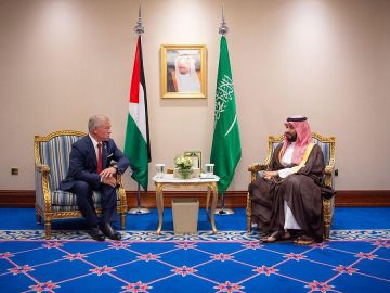 ولي العهد يلتقي ملك الأردن على هامش القمة العربية الإسلامية في الدوحة