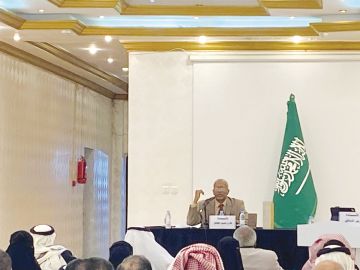 الطاهر يناقش تعليم العربية في أدبي الطائف 