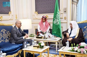 رئيس مجلس الشورى يستقبل سفير جمهورية باكستان الإسلامية لدى المملكة